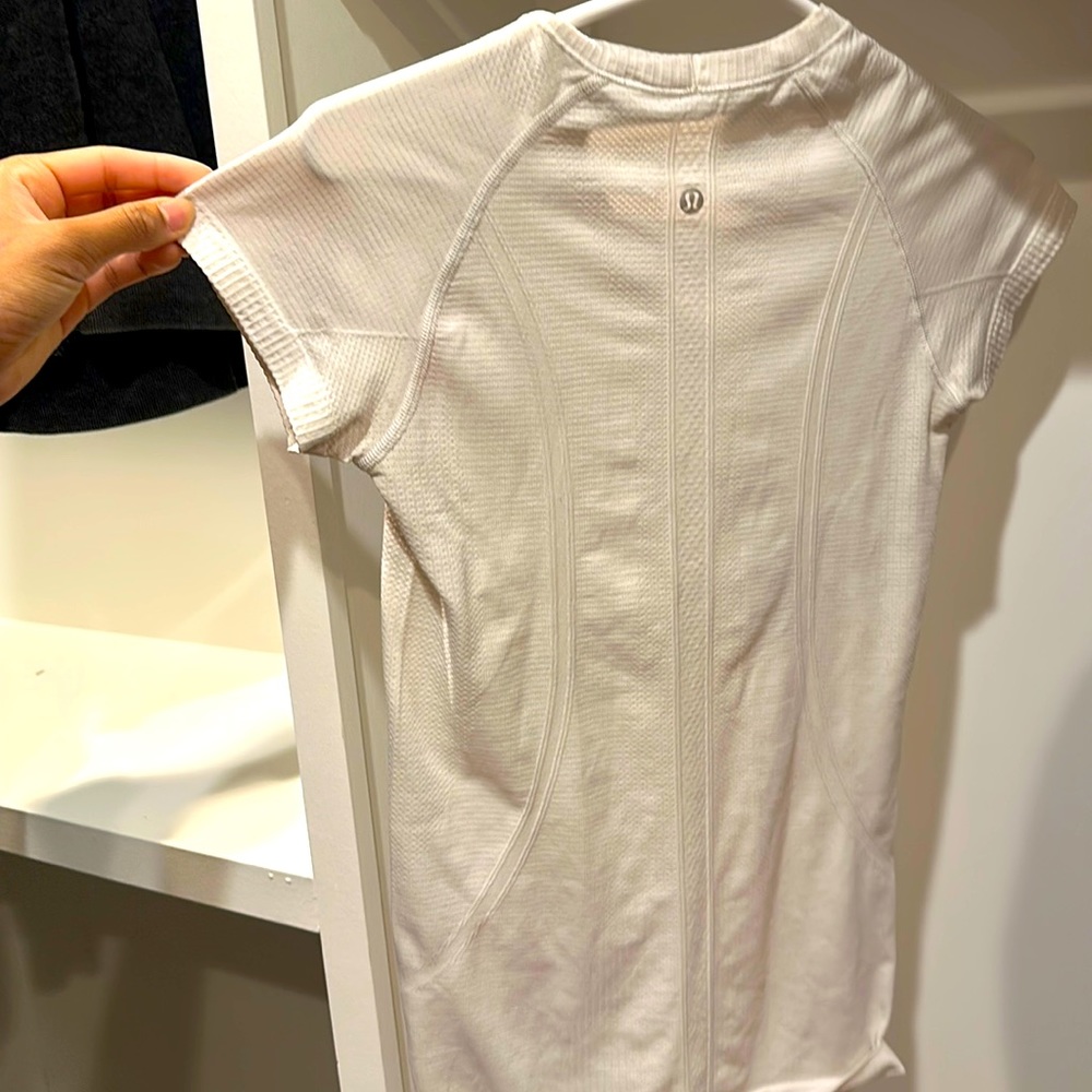 Lululemon swiftly tech!